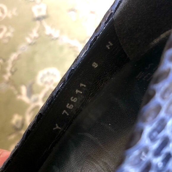 Stuart Weitzman Plainfield Snakeskin Peep Toe Navy Leather Pumps | 8 Narrow - Picture 9 of 9